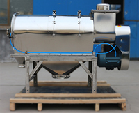 气旋筛利用的使气体的回旋将物料扑到筛网上，利用筛网孔径的大小从而实现物料的筛分。