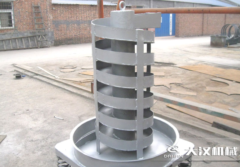 DZC垂直振动提升机：由于该产品属于一种向上式的输送和摆放方式所以，对于空间大小的要求较小。